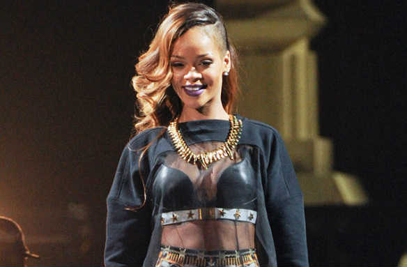  ENT : A Cop Who Leaked Rihanna Beating Photo Loses Fight to Rejoin Force